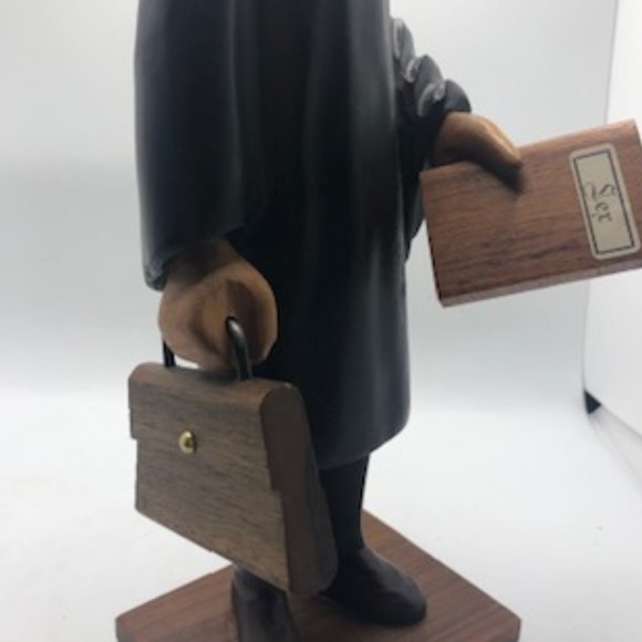 Vintage Britto Romer Hand Carved Wood Judge/ Lawyer Made in Italy - Picture 5 of 5